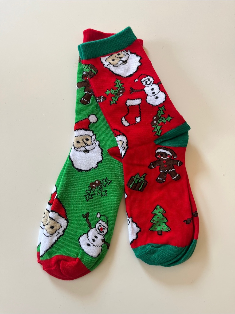 Womens Festive Holiday Crew Socks - 2 pairs